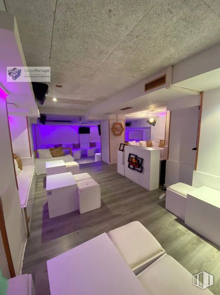 Retail for sale at Zona Cuzco, Chamartín, Madrid, 28036 with purple, building, interior design, decoration, flooring, floor, comfort, real estate, ceiling and magenta around