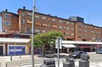 Retail for rent at Carretera Boadilla, 6, Majadahonda, Madrid, 28220 with building, car, sky, window, wheel, tire, vehicle, urban design, condominium and tree around