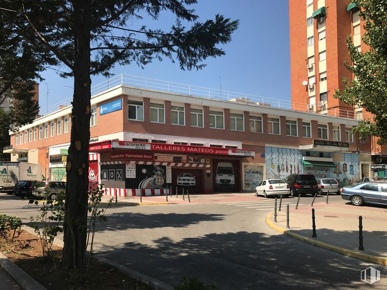 Local en venta en Calle Habana, 37, Fuenlabrada, Madrid, 28945 con edificio, coche, cielo, rueda, propiedad, ventana, planta, neumático, árbol y vehículo alrededor