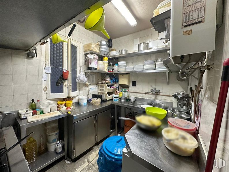 Local en venta en Calle Iriarte, Salamanca, Madrid, 28028 con cuenco, alumbrado, vajilla, fregadero, grifo, ebanistería, encimera, fregadero, aparato de cocina y cocina alrededor