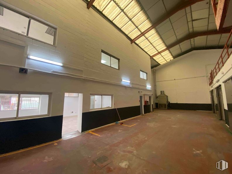 Industrial for rent at Zona Alcobendas, Alcobendas, Madrid, 28108 with window, door, flooring, floor, ceiling, composite material, hall, daylighting, building material and beam around