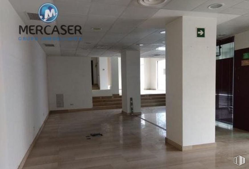 Retail for sale at Calle Presidente Felipe González, 4, Arganda del Rey, Madrid, 28500 with property, fixture, building, hall, flooring, wall, wood, ceiling, composite material and hardwood around