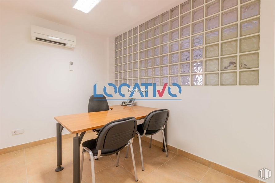 Oficina en alquiler y venta en Zona Centro, Galapagar, Madrid, 28260 con silla, escritorio, mueble, mesa, madera, interiorismo, suelos, suelo, pared y edificio alrededor