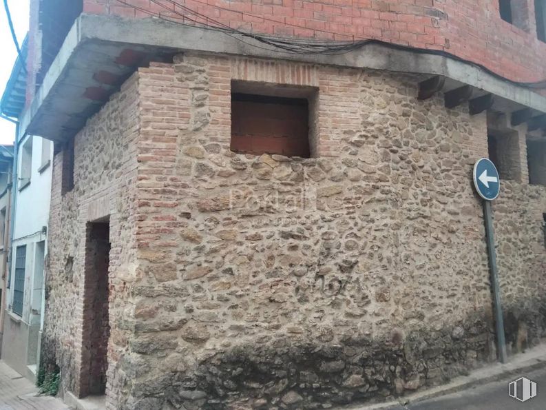 Industrial for sale at Calle Empedrada, Arenas de San Pedro, Ávila, 05400 with window, building, brick, wood, neighbourhood, brickwork, facade, building material, stone wall and fixture around