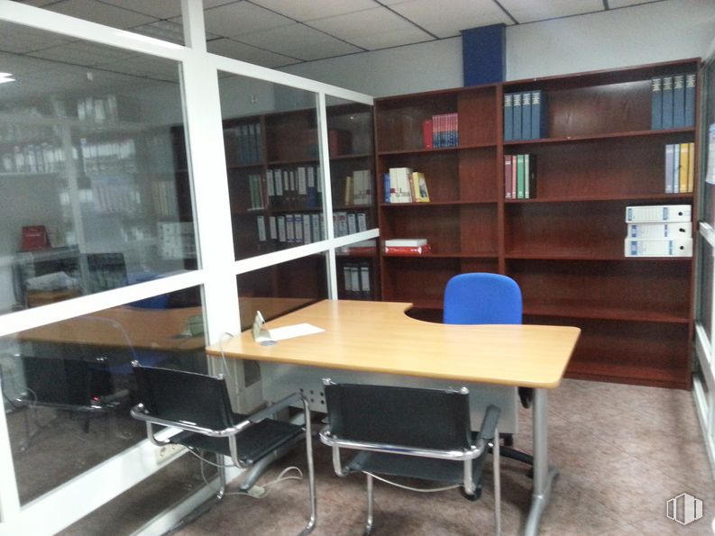 Office for rent at Parque Empresarial Neinor Henares, Meco, Madrid, 28880 with table, chair, bookcase, furniture, desk, shelf, office chair, interior design, architecture and wood around