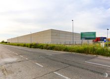 Industrial for rent at Calle Nantes, Parla, Madrid, 28983 with cloud, sky, plant, street light, road surface, asphalt, land lot, grass, tar and thoroughfare around