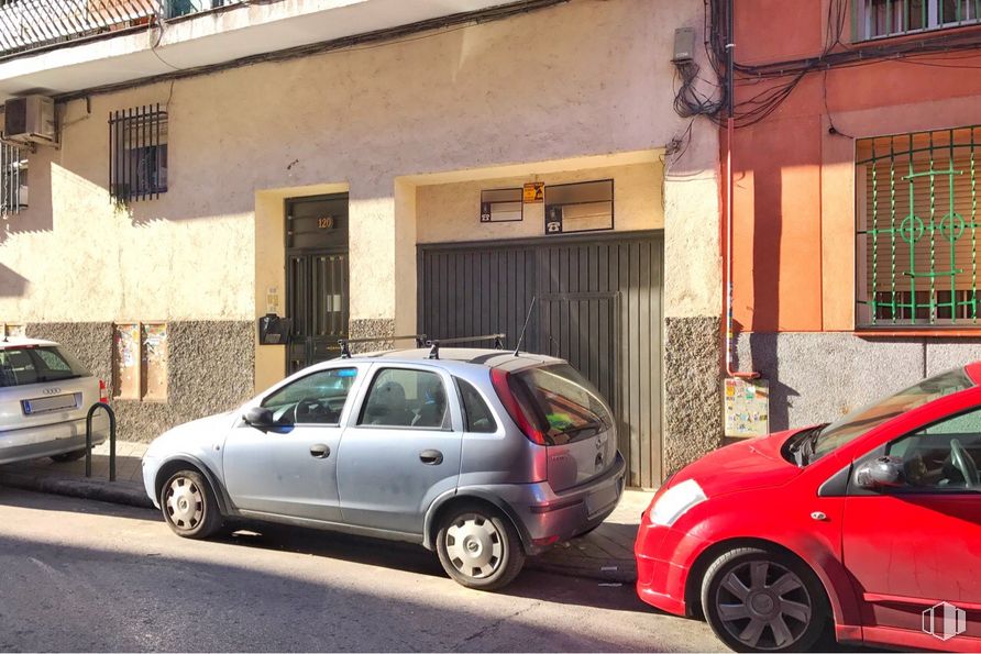 Local en venta en Calle Peña de la Atalaya, 120, Puente de Vallecas, Madrid, 28053 con rueda, coche, ventana, neumático, vehículo terrestre, luz de estacionamiento automotriz, vehículo, vehículo motorizado, infraestructura y edificio alrededor