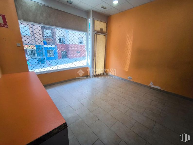 Local en venta en Calle Princesa, Alcorcón, Madrid, 28921 con edificio, madera, interiorismo, suelo, suelos, sombra, hall, casa, madera dura y techo alrededor