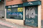 Retail for sale & for rent at Calle Antonia Calvo, 24, La Latina, Madrid, 28047 with window, building, daytime, handwriting, brickwork, brick, fixture, graffiti, font and neighbourhood around