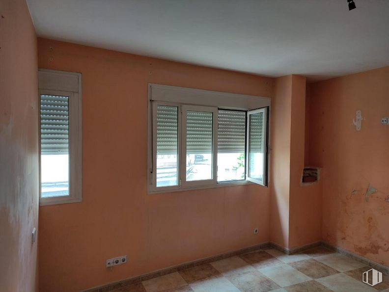 Oficina en venta en Travesía Madrid, Alcobendas, Madrid, 28100 con persiana de la ventana, ventana, propiedad, accesorio, pintura, sombra, madera, interiorismo, piso y tinte para madera alrededor