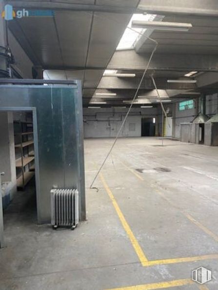 Nave en venta en Calle Los Frailes, 65, Daganzo de Arriba, Madrid, 28814 con lámpara, suelo, suelos, accesorio, gas, material compuesto, hormigón, edificio, aparcamiento y techo alrededor