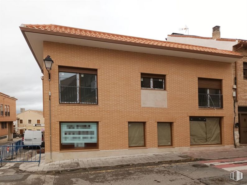 Local en alquiler y venta en Calle Jerónimo del Moral, Ciempozuelos, Madrid, 28350 con ventana, edificio, madera, sombra, accesorio, casa, zona residencial, paisaje, ladrillo y fachada alrededor