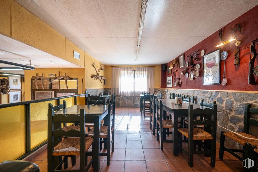 Retail for sale at Calle Fivasa, Ávila, 05003 with chair, kitchen & dining room table, flooring, restaurant, hardwood, wood stain and light fixture around