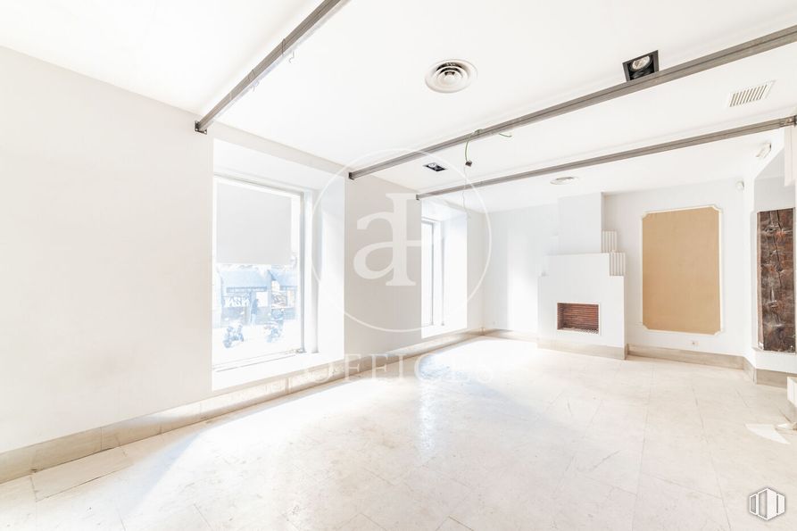 Oficina en alquiler en Zona Centro, Centro, Madrid, 28004 con lámpara, edificio, interiorismo, hall, accesorio, madera, ventana, suelos, suelo y techo alrededor