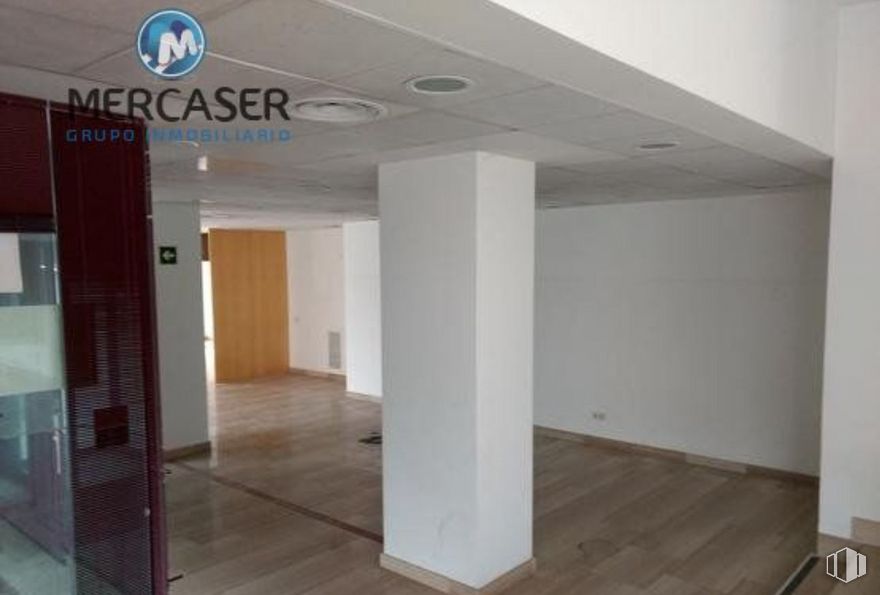 Retail for sale at Calle Presidente Felipe González, 4, Arganda del Rey, Madrid, 28500 with building, fixture, flooring, wood, floor, wall, material property, gas, ceiling and automotive exterior around