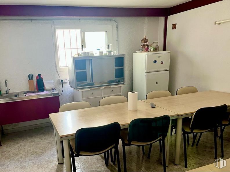 Industrial for sale at Polígono Industrial El Guijar, Arganda del Rey, Madrid, 28500 with chair, table, furniture, cabinetry, building, window, interior design, desk, floor and flooring around