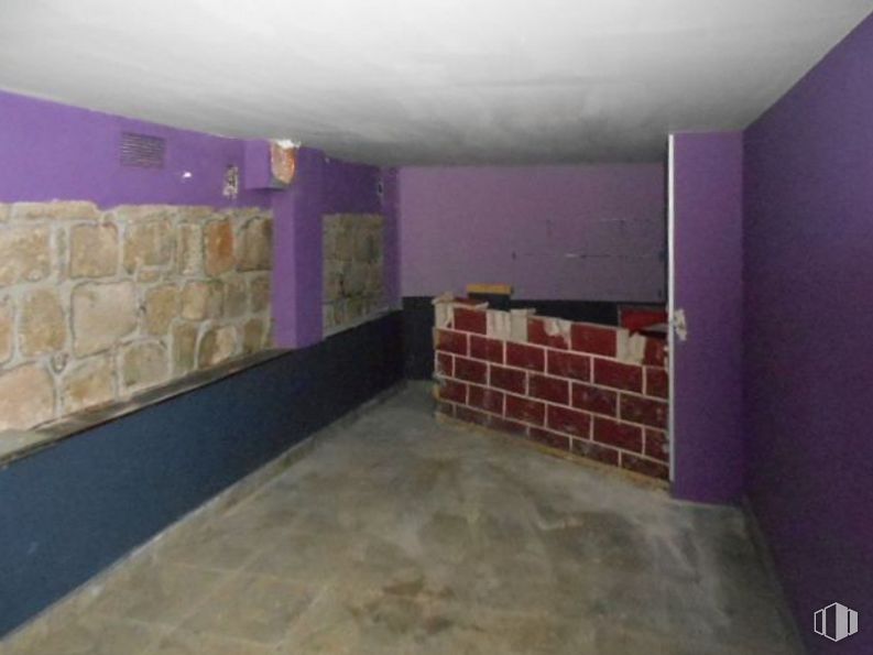 Retail for sale at Calle Virgen de Covadonga, Ávila, 05005 with building, purple, paint, interior design, house, flooring, wood, floor, violet and real estate around