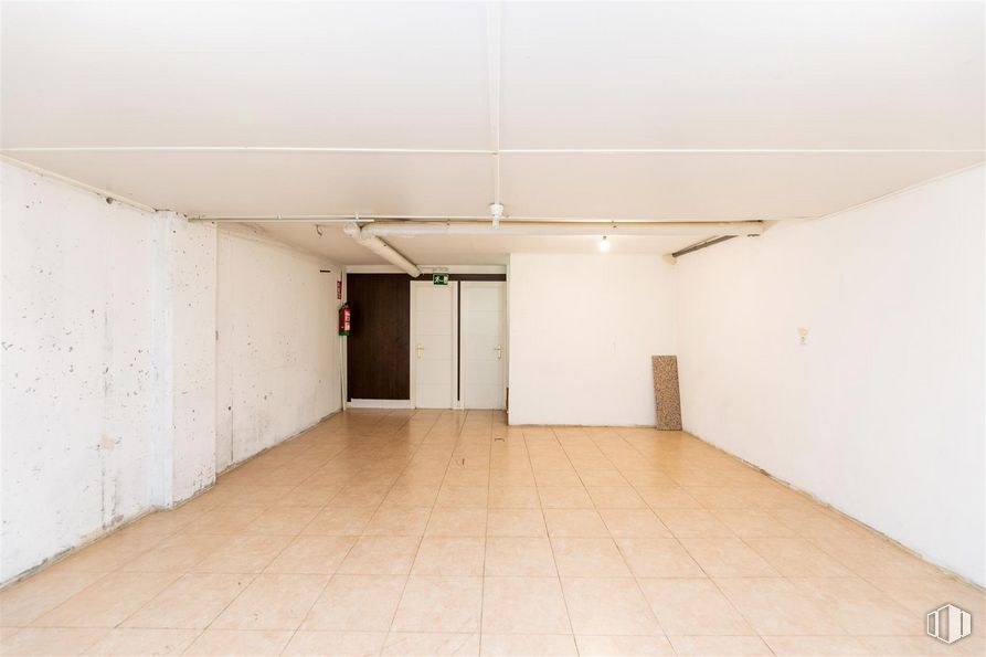 Local en venta en Calle San Fernando, Collado Villalba, Madrid, 28400 con alumbrado, puerta, accesorio, hall, suelos, madera, techo, material compuesto, evento y hormigón alrededor