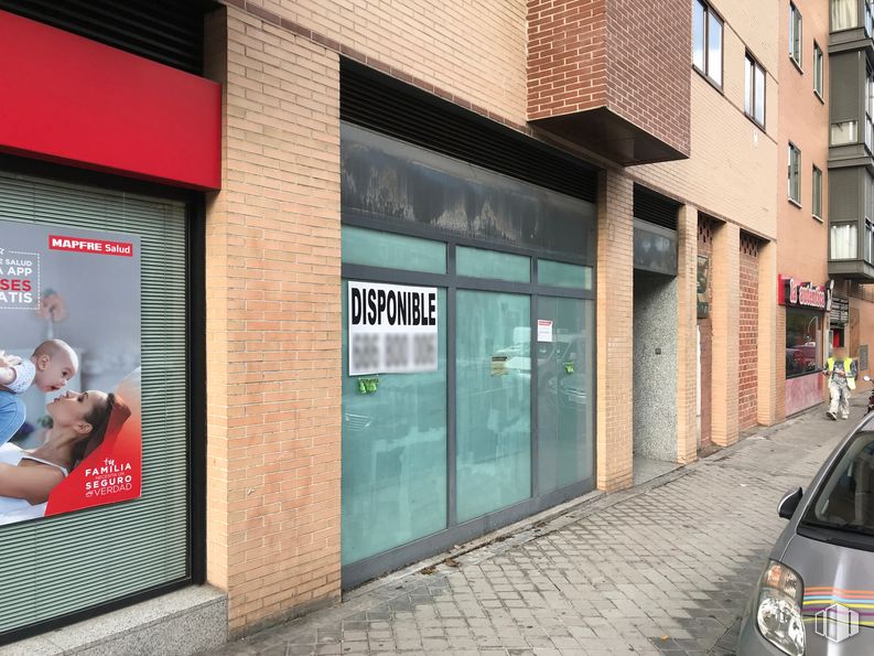 Retail for sale & for rent at Calle Alfonso Gomez, 61, San Blas - Canillejas, Madrid, 28037 with car, person, building, window, sidewalk, facade, brick, city, door and house around