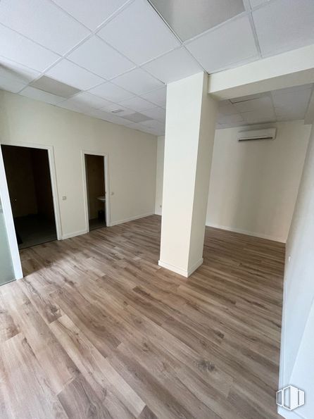 Local en alquiler en Calle Platillos, La Latina, Madrid, 28054 con suelos, suelo, madera, suelos de madera, interiorismo, suelo laminado, techo, habitación, madera dura y suelo de baldosas alrededor