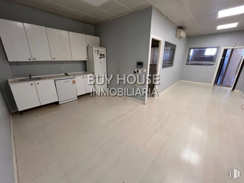 Industrial for sale & for rent at Avenida Gremios, Illescas, Toledo, 45200 with cabinetry, refrigerator, window, dishwasher, flooring, floor, interior design, ceiling, room and tile flooring around