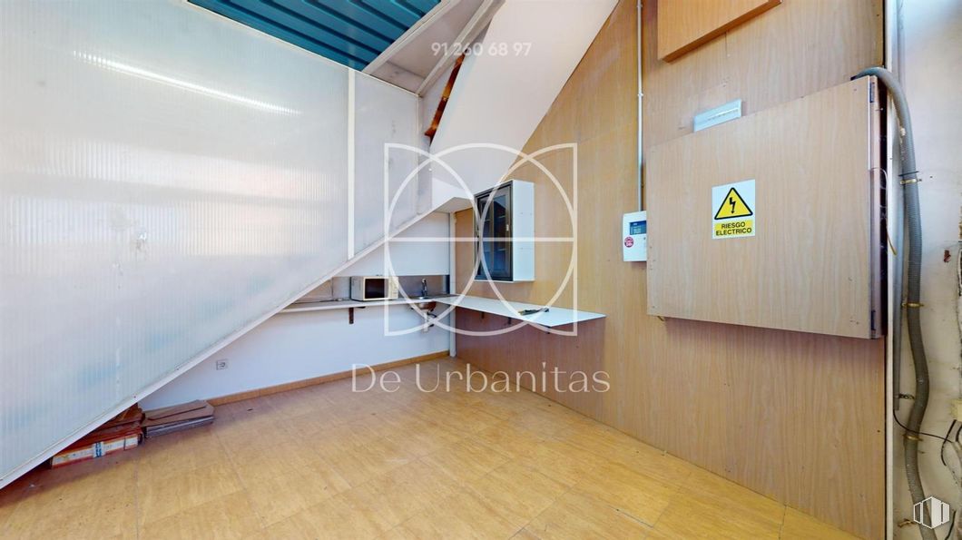 Industrial for sale & for rent at Poligono Rompecubas, Valdemoro, Madrid, 28341 with flooring, floor, ceiling, hardwood, wood stain, transparency, daylighting, varnish, plywood and wood flooring around