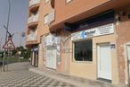 Retail for rent at Zonas Reyes Católicos, Cuenca, 16003 with door, window, building, lighting, property, street light, plant, house, neighbourhood and facade around