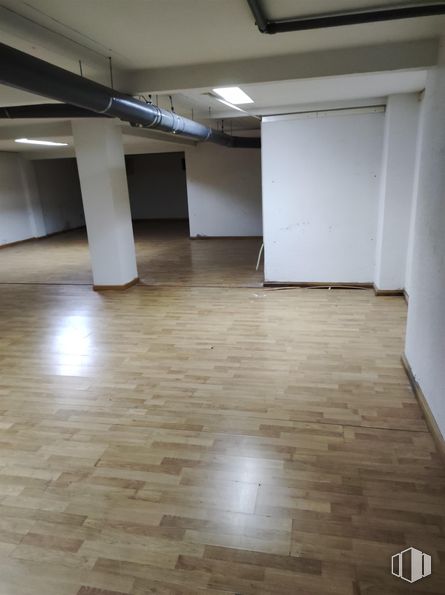 Retail for sale at Calle Torrelaguna, 9, Alcalá de Henares, Madrid, 28807 with flooring, floor, wood, wood flooring, laminate flooring, interior design, tile flooring, hardwood, ceiling and wood stain around