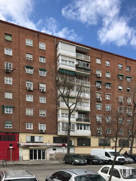 Local en venta en Calle Pan y Toros, 33, Villaverde, Madrid, 28041 con coche, edificio, cielo, nube, día, ventana, vehículo, neumático, rueda y bloque de torres alrededor