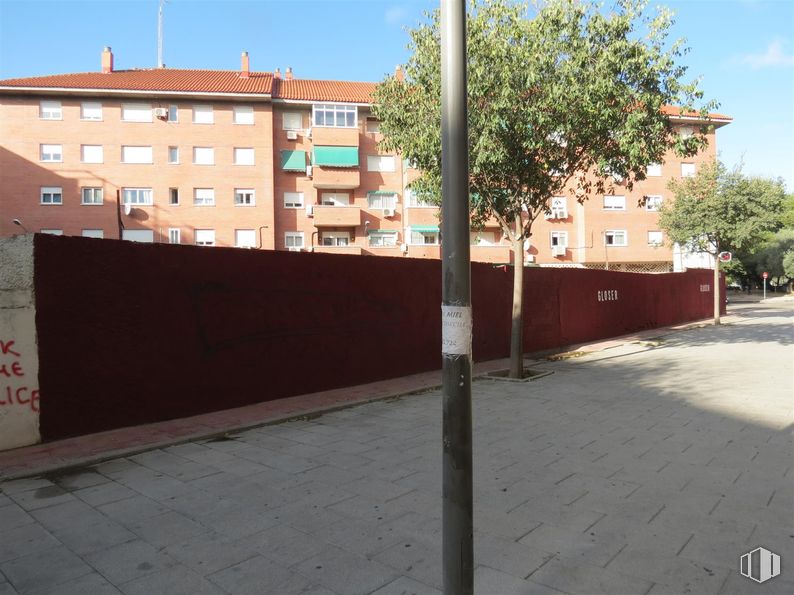 Land for sale at Calle Apostol Santiago, 4, Valdemoro, Madrid, 28342 with building, road surface, public space, residential area, neighbourhood, human settlement, composite material, sidewalk, concrete and suburb around