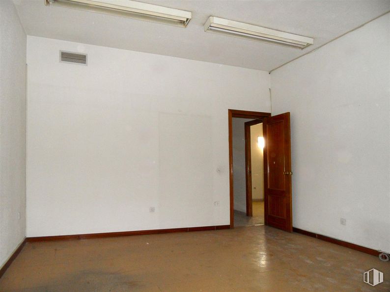 Oficina en alquiler en Calle Madrid, Getafe, Madrid, 28901 con puerta, propiedad, accesorio, hall, madera, suelos, pared, suelo, tinte para madera y pintura alrededor