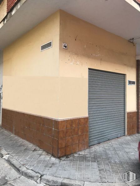 Retail for sale at Calle Santa Sabina, 4, Talavera de la Reina, Toledo, 45600 with window blind, property, road surface, brickwork, brick, asphalt, shade, floor, flooring and wood around