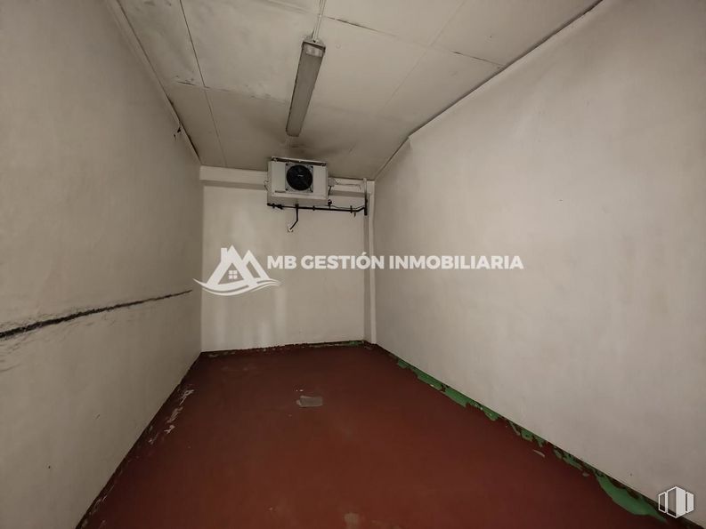 Nave en venta en Camino viejo de Getafe, Fuenlabrada, Madrid, 28946 con edificio, accesorio, madera, puerta, suelos, material compuesto, simetría, techo, tintes y matices y en paralelo alrededor