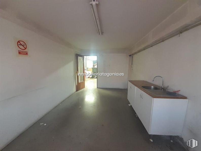 Industrial for rent at Zona Polígono Industrial, Arganda del Rey, Madrid, 28500 with cabinetry, building, fixture, interior design, floor, wood, flooring, hall, ceiling and hardwood around