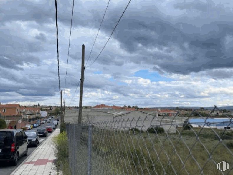 Land for sale at Calle Campo Azálvaro, 11, Ávila, 05004 with car, cloud, sky, plant, vehicle, fence, land lot, electricity, vehicle registration plate and asphalt around