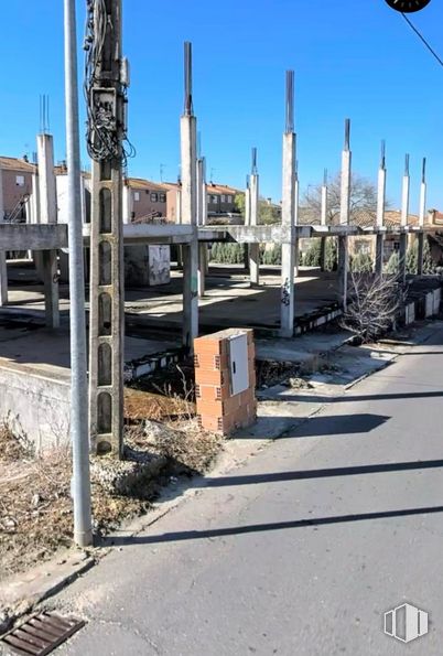 Land for sale at Camino Tocenaque, 10, Recas, Toledo, 45211 with box, sky, road surface, plant, urban design, wood, asphalt, landscape, gas and road around