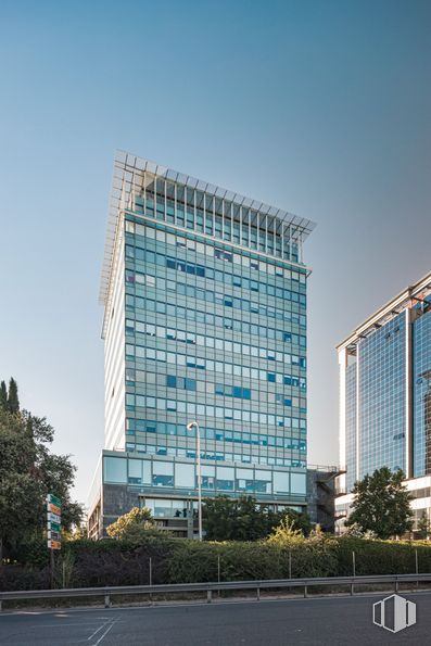 Oficina en alquiler en Torre Indocentro, Calle Retama, 7, Arganzuela, Madrid, 28045 con edificio, cielo, planta, rascacielos, árbol, bloque de torre, diseño urbano, condominio, área residencial y fachada alrededor