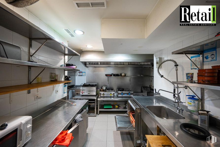 Retail for sale & for rent at Calle Corazón de María, Chamartín, Madrid, 28002 with countertop, microwave oven, sink, kitchen appliance, home appliance, kitchen, furniture, major appliance, flooring and interior design around