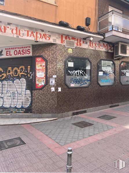 Local en venta en Calle Radio, Carabanchel, Madrid, 28019 con productos envasados, infraestructura, edificio, superficie de la carretera, ventana, acera, accesorio, ladrillo, pared y albañilería alrededor