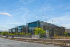 Oficina en alquiler en Avenida Industria, Alcobendas, Madrid, 28108 con edificio, luz de la calle, nube, cielo, planta, superficie de la carretera, asfalto, arquitectura, diseño urbano y bloque de pisos alrededor