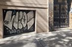 Retail for rent at Calle Altamirano, Moncloa - Aravaca, Madrid, 28008 with wall, composite material, concrete, graffiti, metal, paint, street art, brick, mural and shadow around