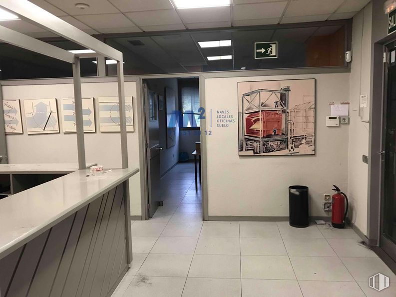 Oficina en venta en Zona San Blas, San Blas - Canillejas, Madrid, 28037 con ebanistería, equipaje y bolsos, edificio, accesorio, puerta, piso, pavimentos, gas, ciudad y máquina alrededor