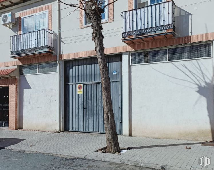 Retail for sale at Calle Mediodía, Numancia de la Sagra, Toledo, 45230 with window, wood, road surface, asphalt, urban design, plant, building, neighbourhood, residential area and material property around