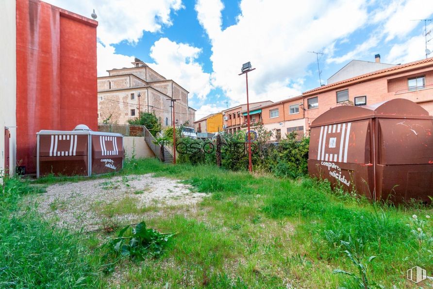 Retail for sale at Calle Real, Yunquera de Henares, Guadalajara, 19210 with building, cloud, plant, sky, window, land lot, architecture, neighbourhood, residential area and tree around