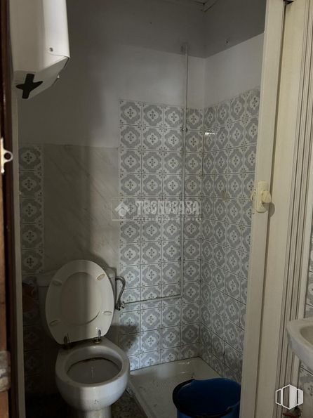 Local en alquiler en Carretera Mejorada, San Fernando de Henares, Madrid, 28830 con inodoro, propiedad, edificio, accesorio, accesorios de fontanería, cuarto de baño, morado, asiento del inodoro, interiorismo y madera alrededor