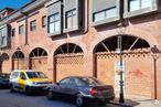 Retail for sale at Calle San Roque, 13, Ajalvir, Madrid, 28864 with car, window, brick, brickwork, mid-size car, parking, full-size car, automotive tail & brake light, city car and personal luxury car around