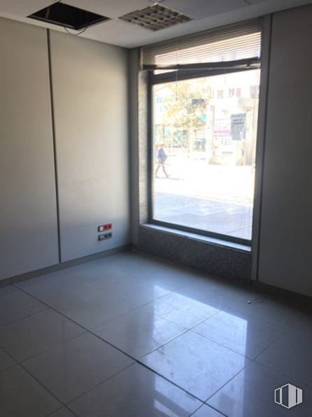 Local en alquiler en Calle Gran Vía, Majadahonda, Madrid, 28220 con ventana, edificio, accesorio, madera, diseño de interiores, pavimento, piso, exterior automotriz, sombra y vidrio alrededor