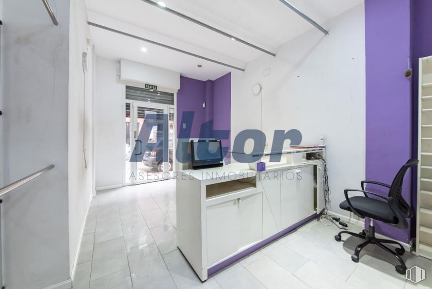 Local en venta en Calle Ciudad Real, Arganzuela, Madrid, 28045 con silla, ebanistería, puerta, suelos, interiorismo, suelo, techo, apartamento, aluminio y limpieza alrededor