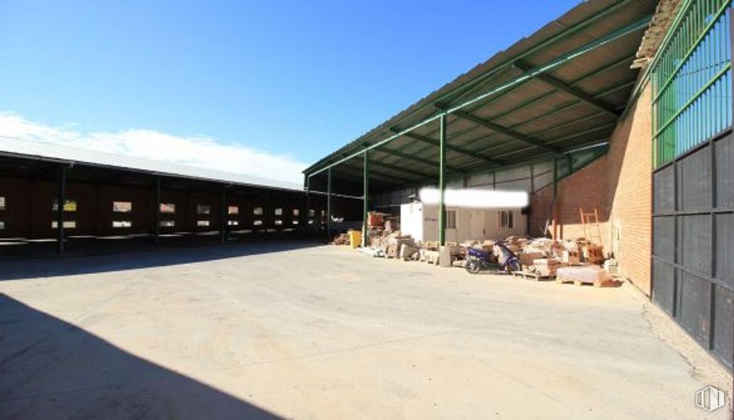 Industrial for sale at Calle Cuevas, 28, Borox, Toledo, 45222 with building, sky, shade, cloud, composite material, landscape, facade, concrete, asphalt and city around