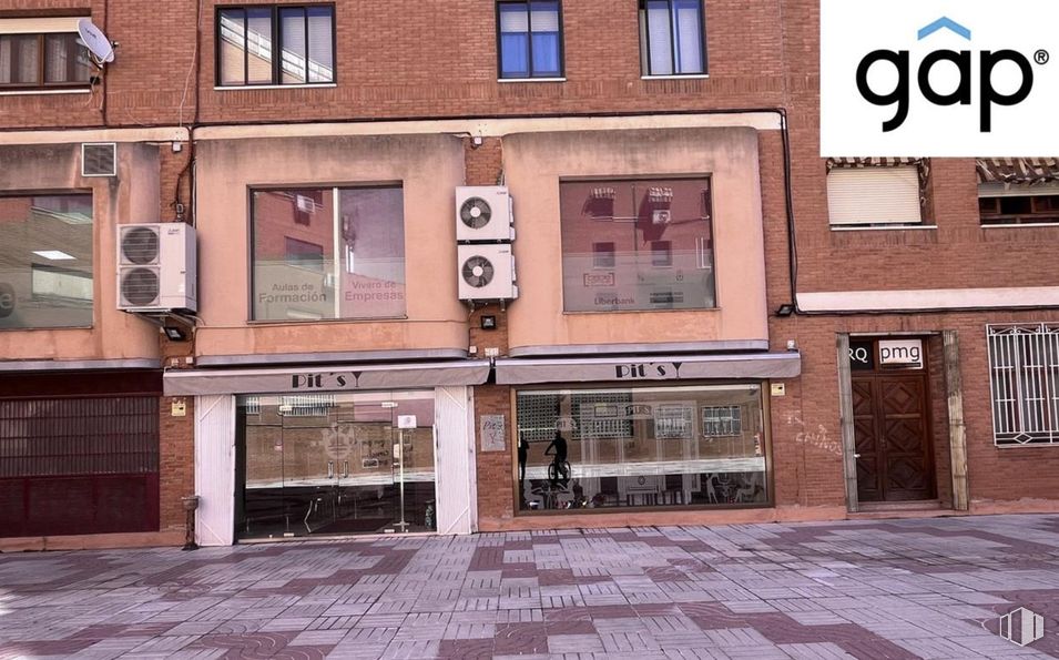 Retail for sale at Calle Fermín Caballero, Cuenca, 16004 with window, property, brickwork, font, brick, wood, wall, real estate, facade and fixture around